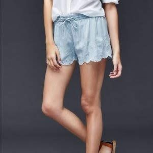 GAP scalloped hem embroidered shorts
